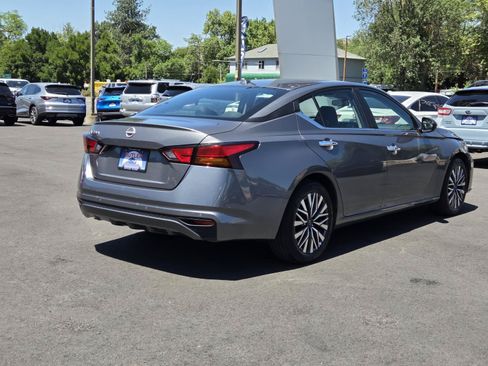 Used 2025 Nissan Altima 2.5 SV FWD image 5