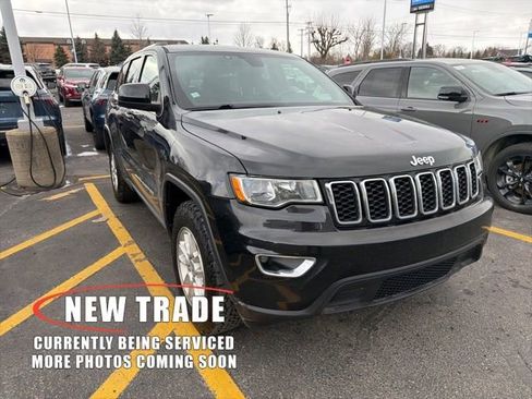 Used 2018 Jeep Grand Cherokee Laredo image 1