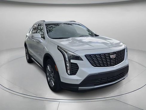 Used 2022 Cadillac XT4 Premium Luxury w/ Enhanced Visibility Package image 4