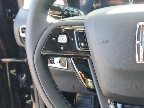 New 2026 Lincoln Corsair Premiere image 17