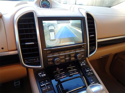 Used 2015 Porsche Cayenne S image 18