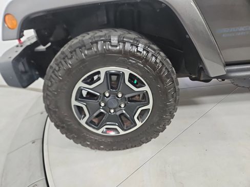 Used 2017 Jeep Wrangler Unlimited Rubicon AWD/4WD image 25