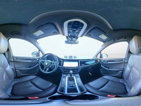 Used 2021 Porsche Macan image 36