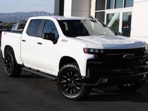 Used 2020 Chevrolet Silverado 1500 LT Trail Boss w/ Convenience Package AWD/4WD image 2