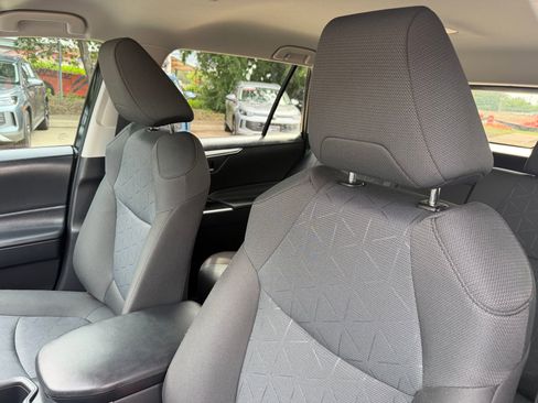 Used 2025 Toyota RAV4 XLE FWD image 12