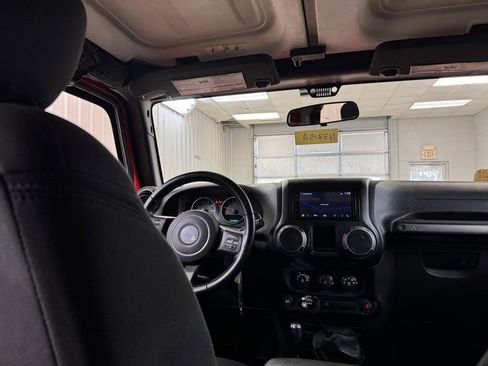 Used 2016 Jeep Wrangler Unlimited Sport w/ Connectivity Group image 19