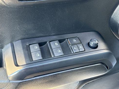 Used 2021 Toyota Tacoma SR image 18