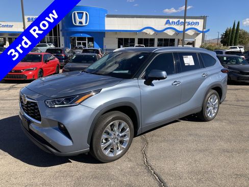 Used 2024 Toyota Highlander Limited image 1