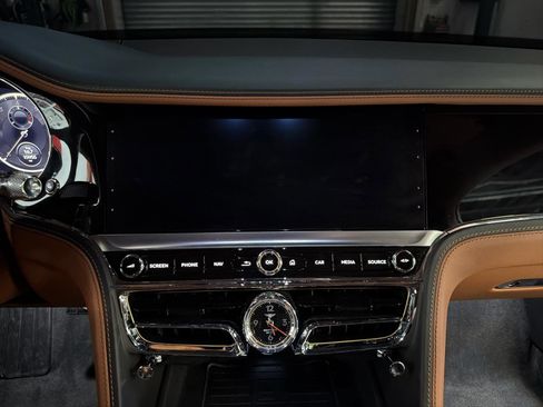 Used 2022 Bentley Flying Spur V8 AWD/4WD image 19