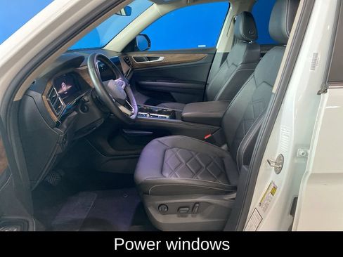 Used 2025 Volkswagen Atlas SE AWD/4WD image 11