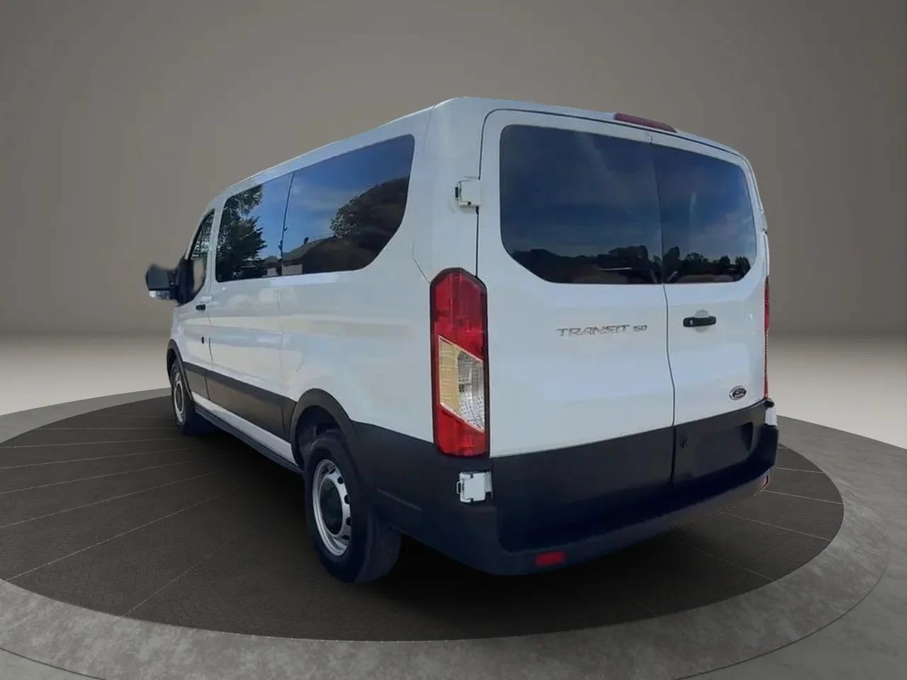 Used 2020 Ford Transit 150 XL RWD image 4