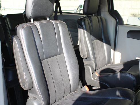 Used 2018 Dodge Grand Caravan SXT image 16