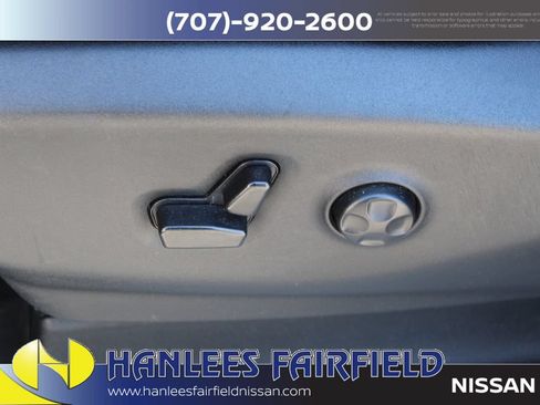 Used 2023 Chrysler Pacifica Touring-L FWD image 13