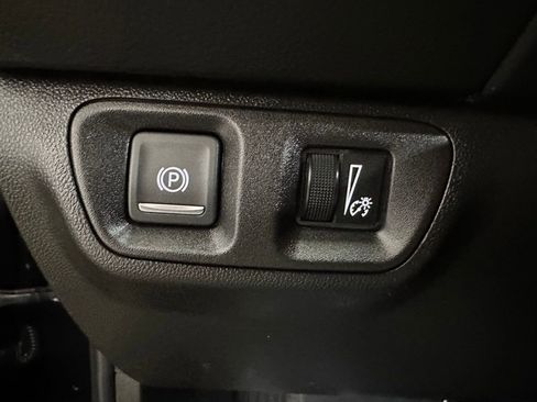 Used 2023 GMC Acadia SLE w/ Driver Convenience Package image 11