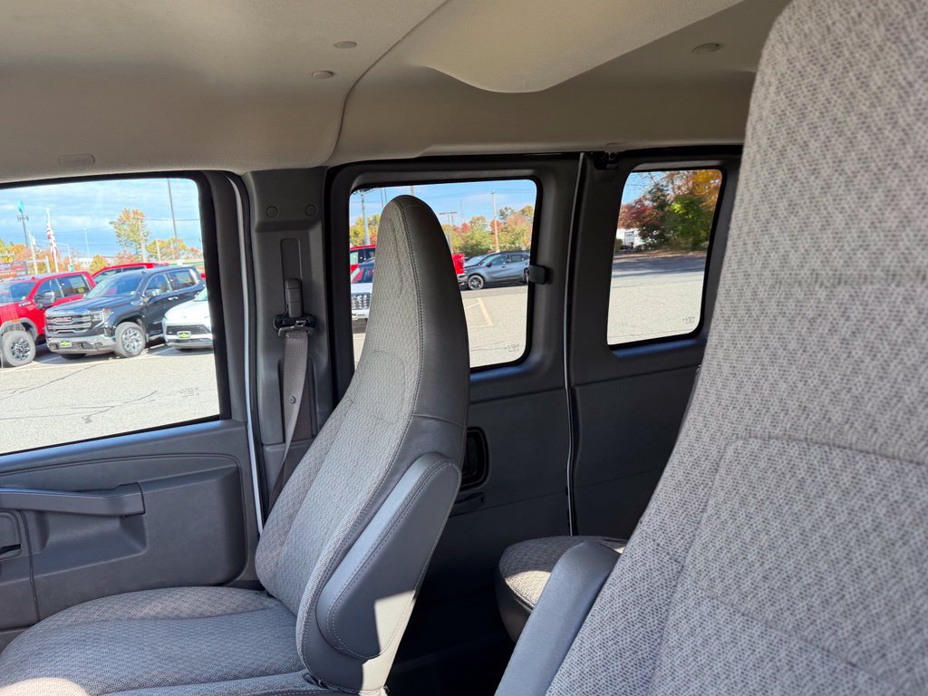 Used 2025 GMC Savana 3500 LT w/ LT Preferred Equipment Group RWD image 16