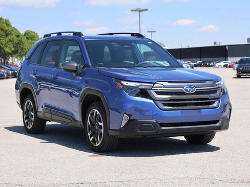 Used 2025 Subaru Forester Premium AWD/4WD image 4
