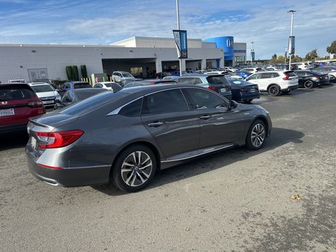 Used 2019 Honda Accord Touring image 3