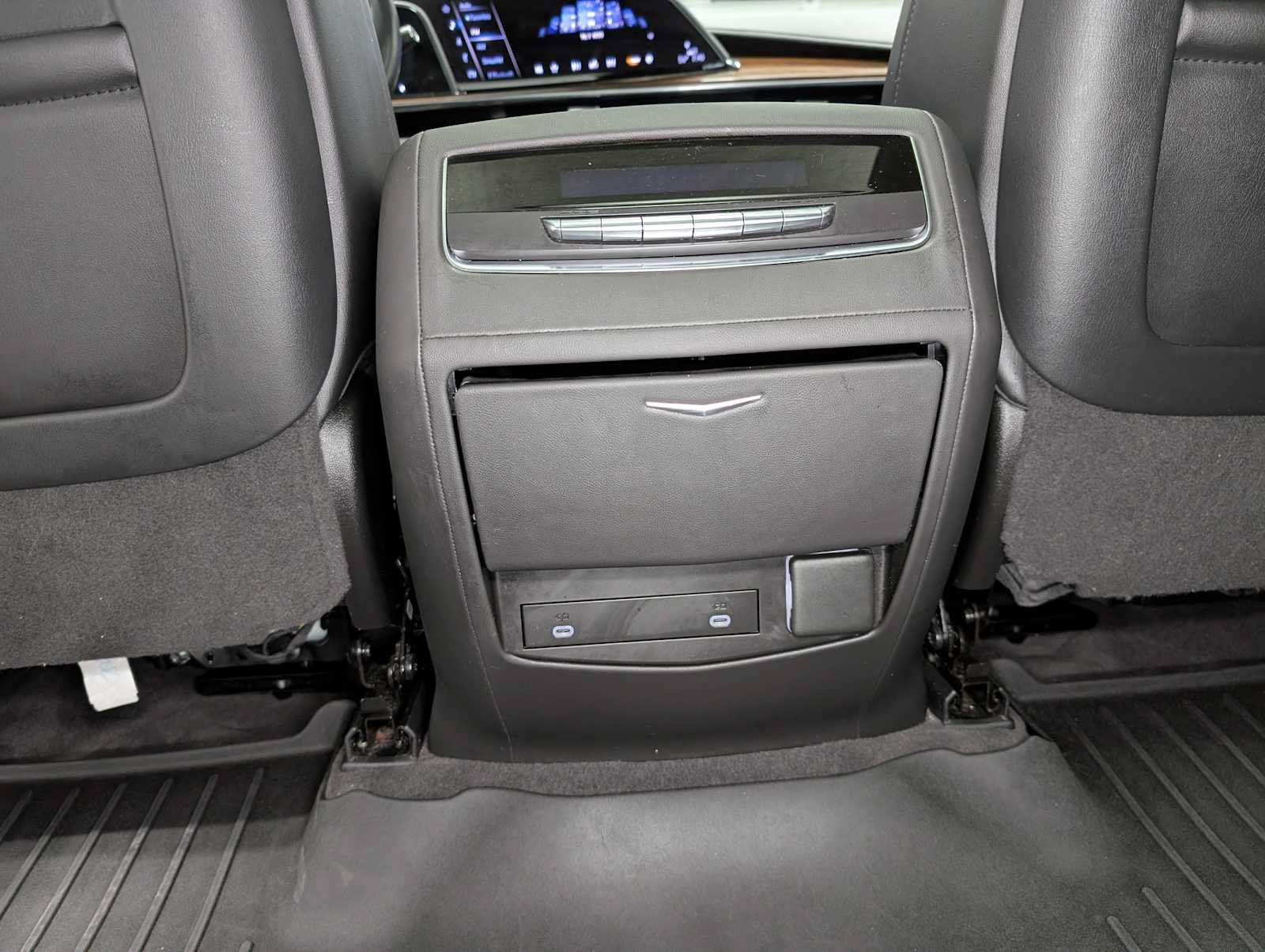 Used 2023 Cadillac Escalade Premium Luxury AWD/4WD image 23