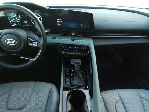 Used 2024 Hyundai Elantra Limited FWD image 11
