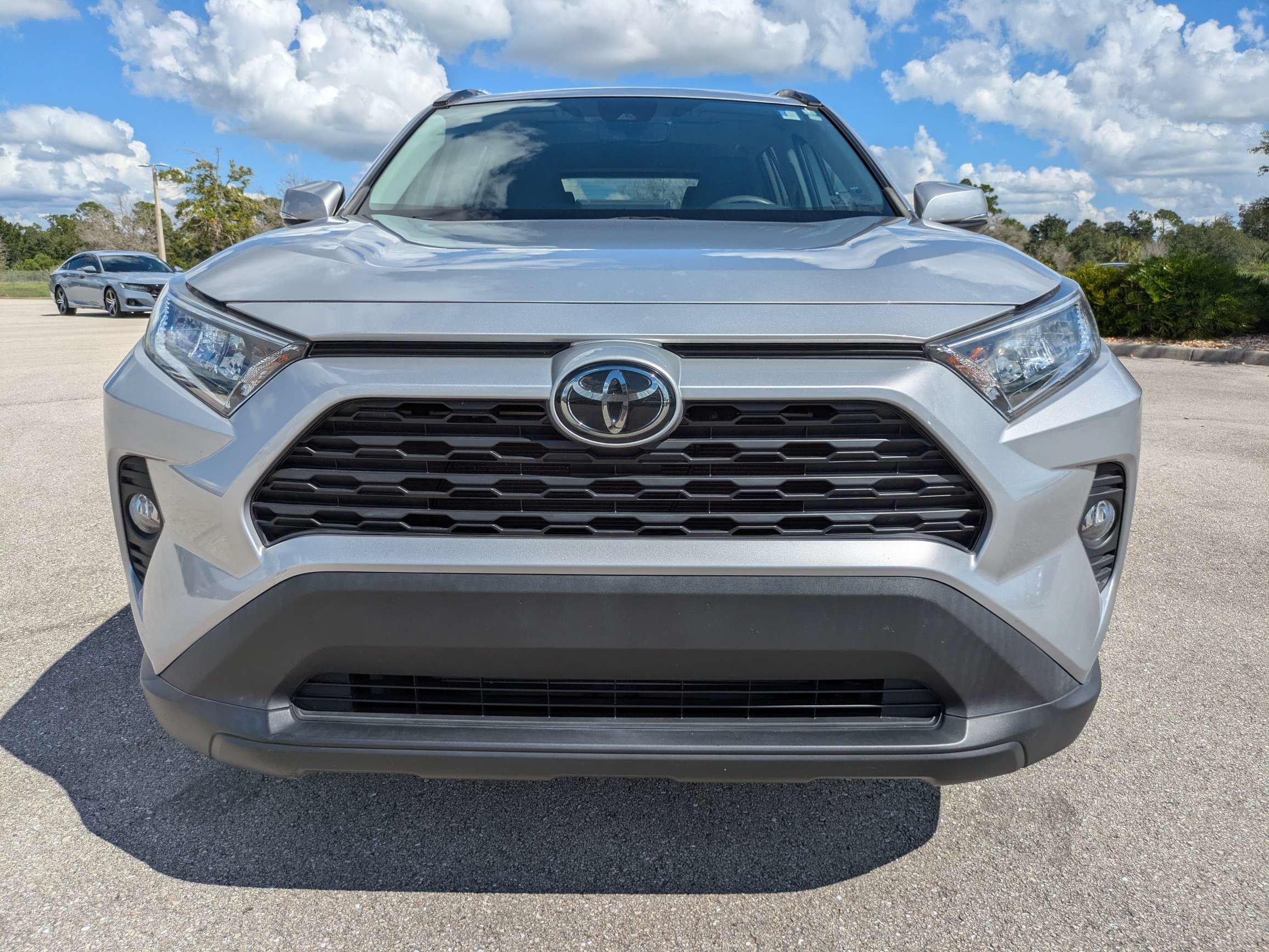 Used 2019 Toyota RAV4 XLE w/ Convenience Package FWD image 9