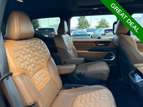 Used 2025 Nissan Armada Platinum Reserve AWD/4WD image 12