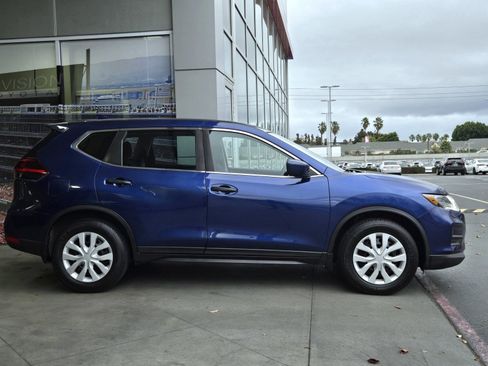 Used 2020 Nissan Rogue S image 4