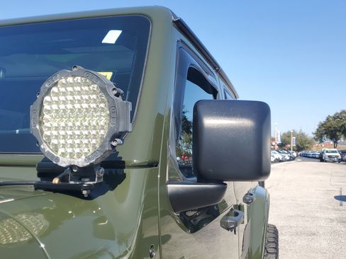 Used 2022 Jeep Gladiator Willys image 4