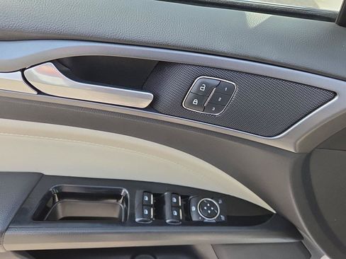 Used 2016 Ford Fusion Titanium FWD image 11