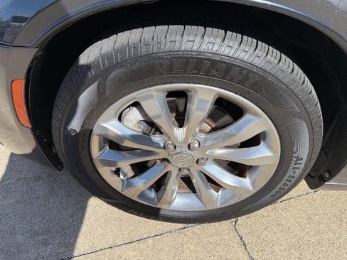 Used 2019 Chrysler 300 Limited AWD/4WD image 6