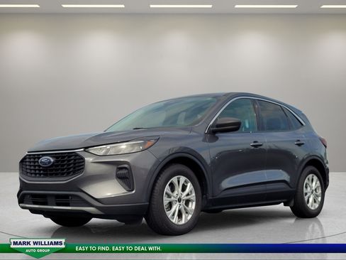 Used 2023 Ford Escape Active w/ Cold Weather Package FWD image 8