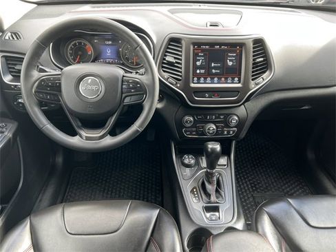 Used 2022 Jeep Cherokee Trailhawk image 3