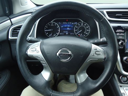 Used 2018 Nissan Murano SV w/ Premium Package image 13