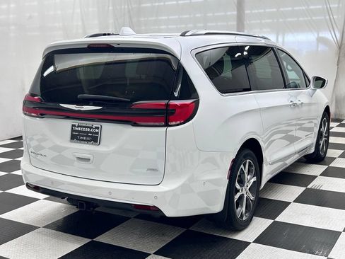 Certified 2022 Chrysler Pacifica Pinnacle AWD/4WD image 7