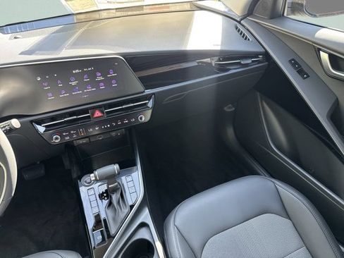 New 2026 Kia Niro EX FWD image 4