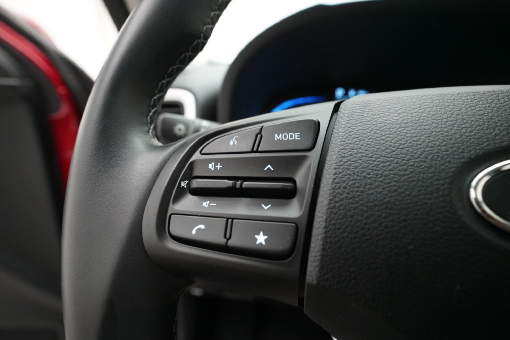 Used 2023 Hyundai Venue SEL FWD image 17