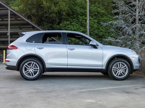 Used 2016 Porsche Cayenne image 12