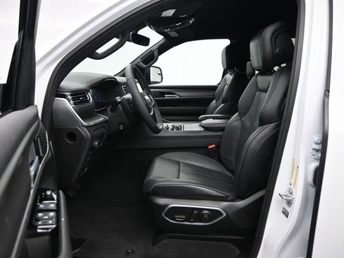 Used 2025 Jeep Wagoneer Series II image 27