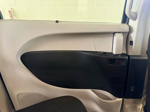 Used 2018 Chrysler Pacifica Touring Plus image 10