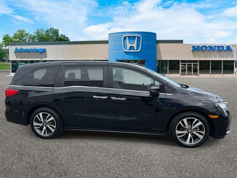 Certified 2023 Honda Odyssey Touring image 3