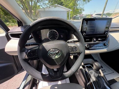 Used 2020 Toyota Corolla LE FWD image 18
