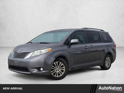 Used 2017 Toyota Sienna XLE w/ XLE Navigation Package image 1