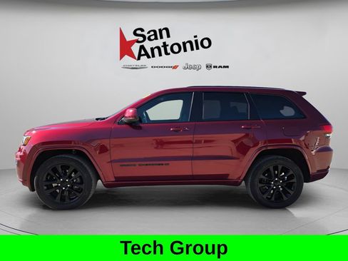 Used 2022 Jeep Grand Cherokee Laredo X image 4