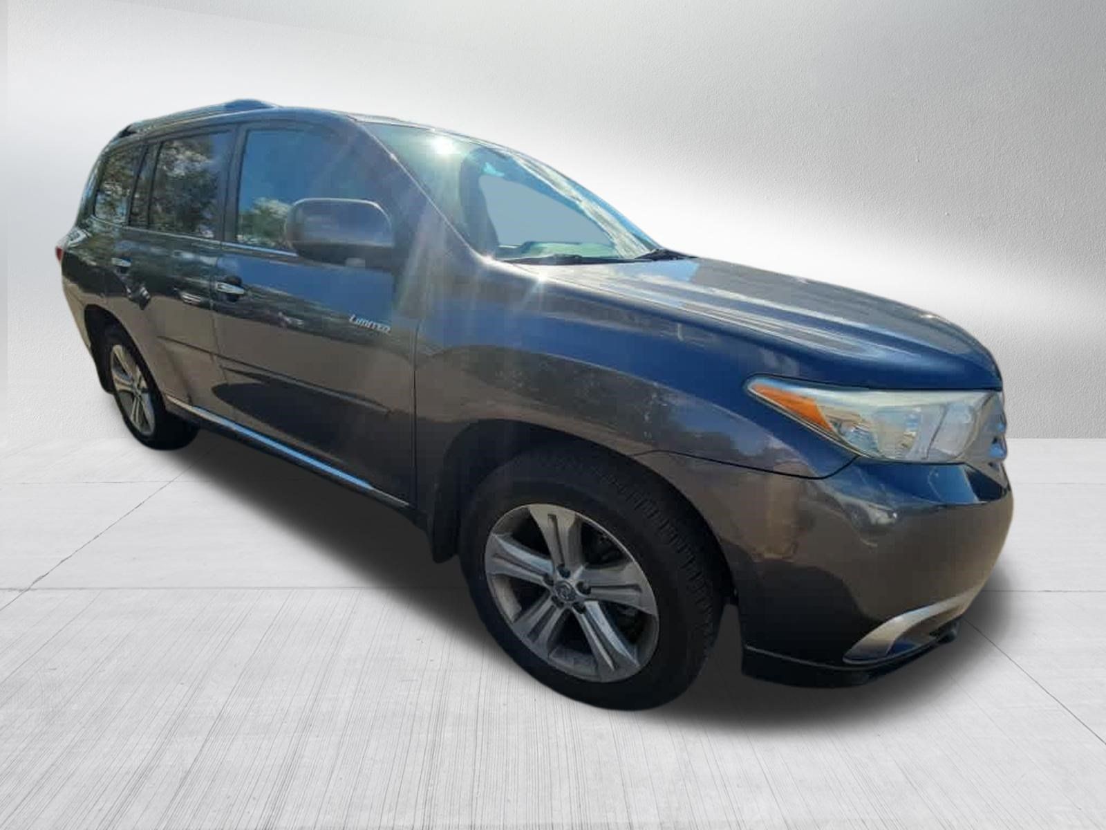 Used 2011 Toyota Highlander Limited w/ Tow Pkg AWD/4WD image 4