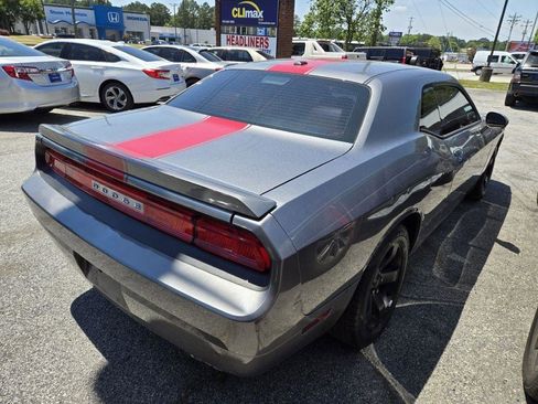 Used 2012 Dodge Challenger SXT RWD image 6