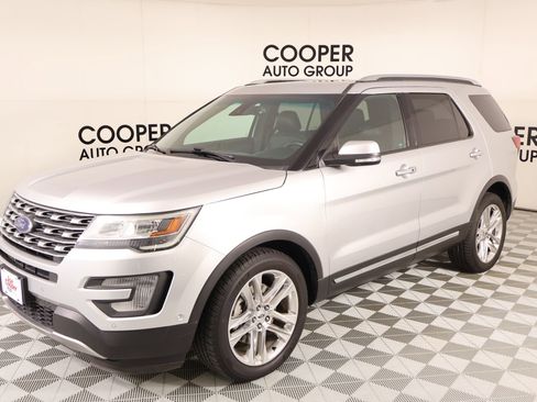 Used 2017 Ford Explorer Limited w/ Equipment Group 301A FWD image 11