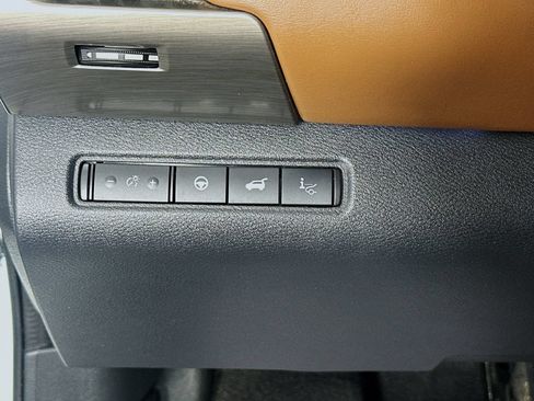 Used 2023 Nissan Pathfinder Platinum FWD image 10