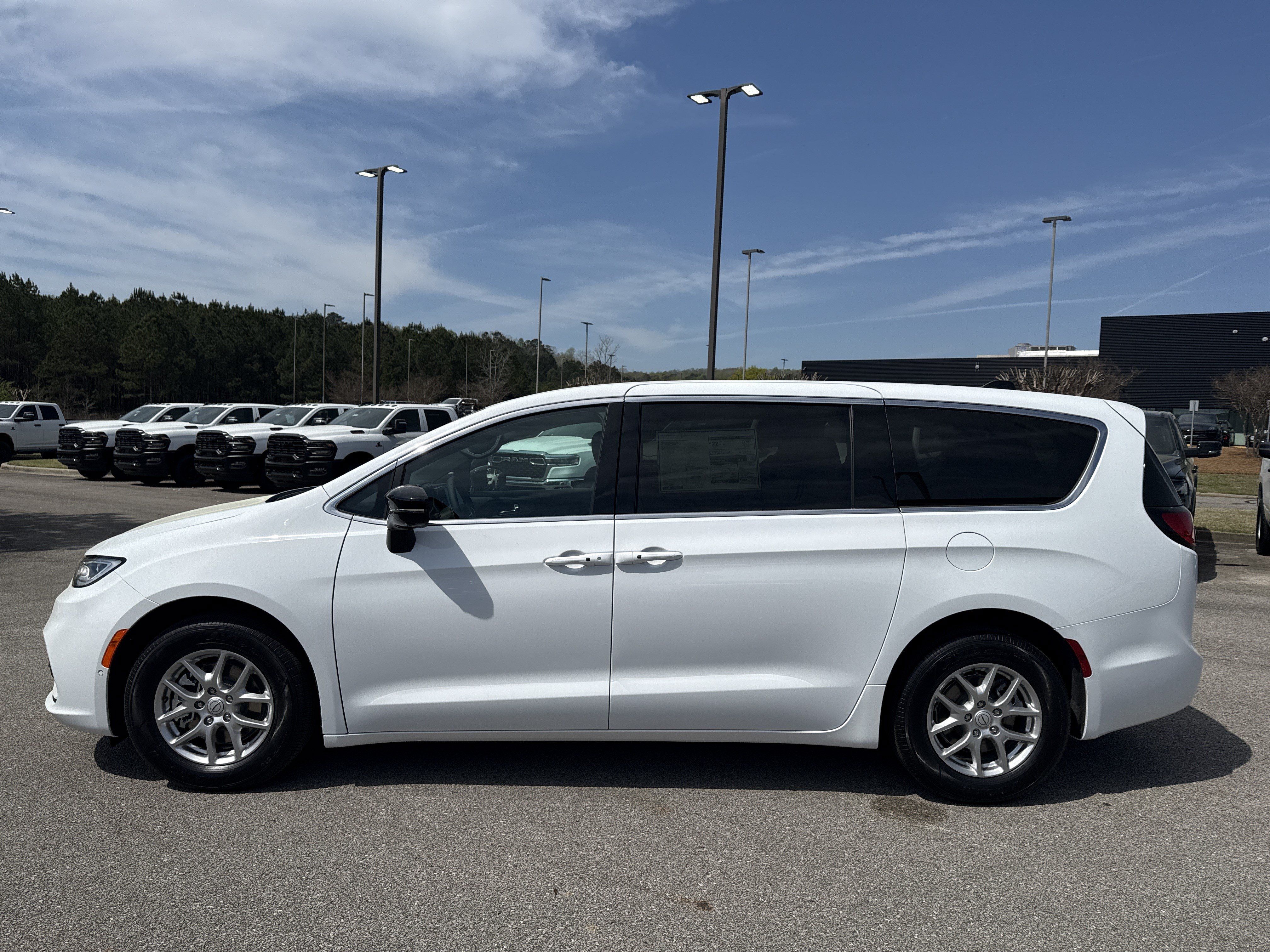New 2026 Chrysler Pacifica Select FWD image 4