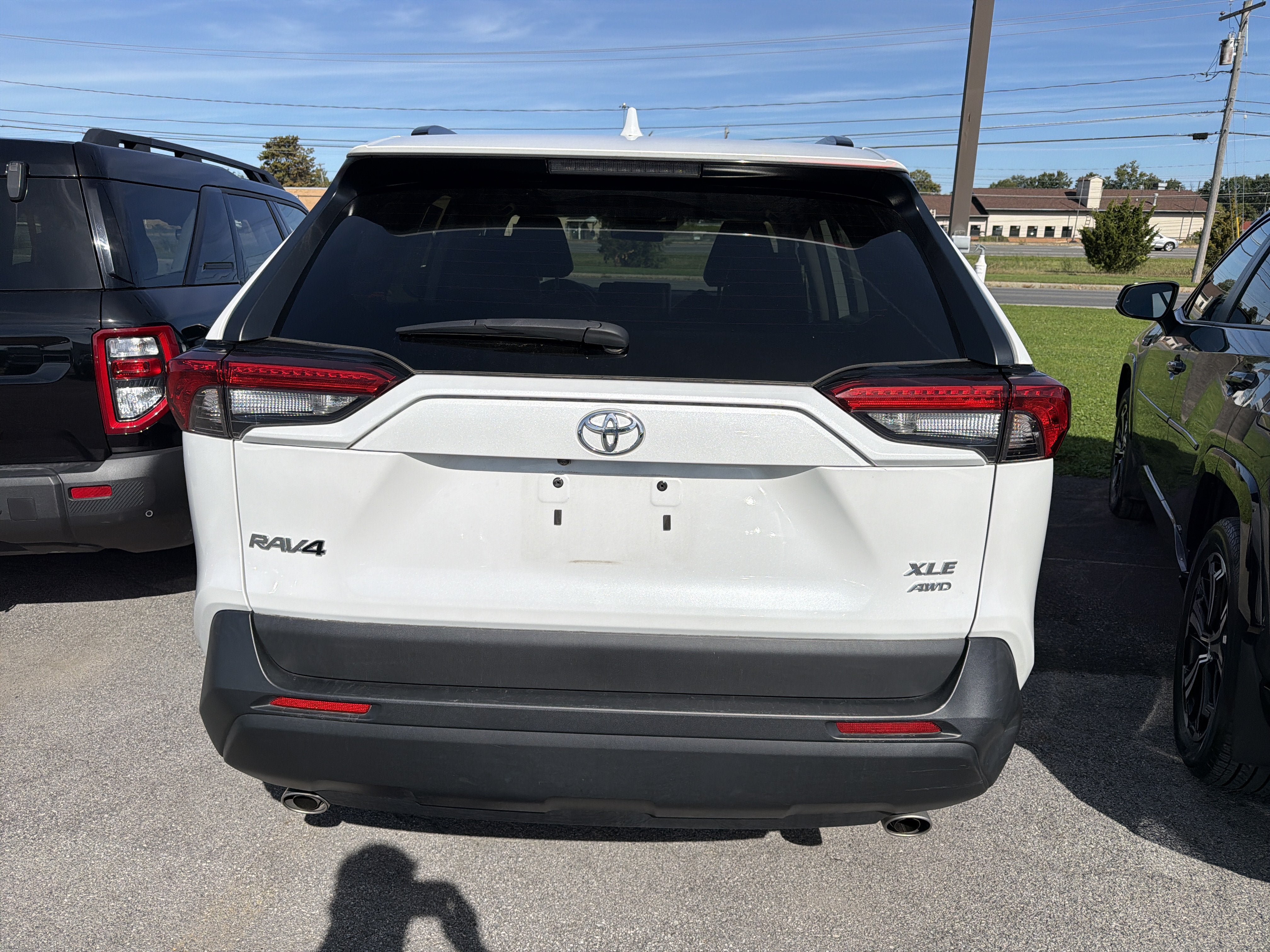 Used 2023 Toyota RAV4 XLE Premium AWD/4WD image 6