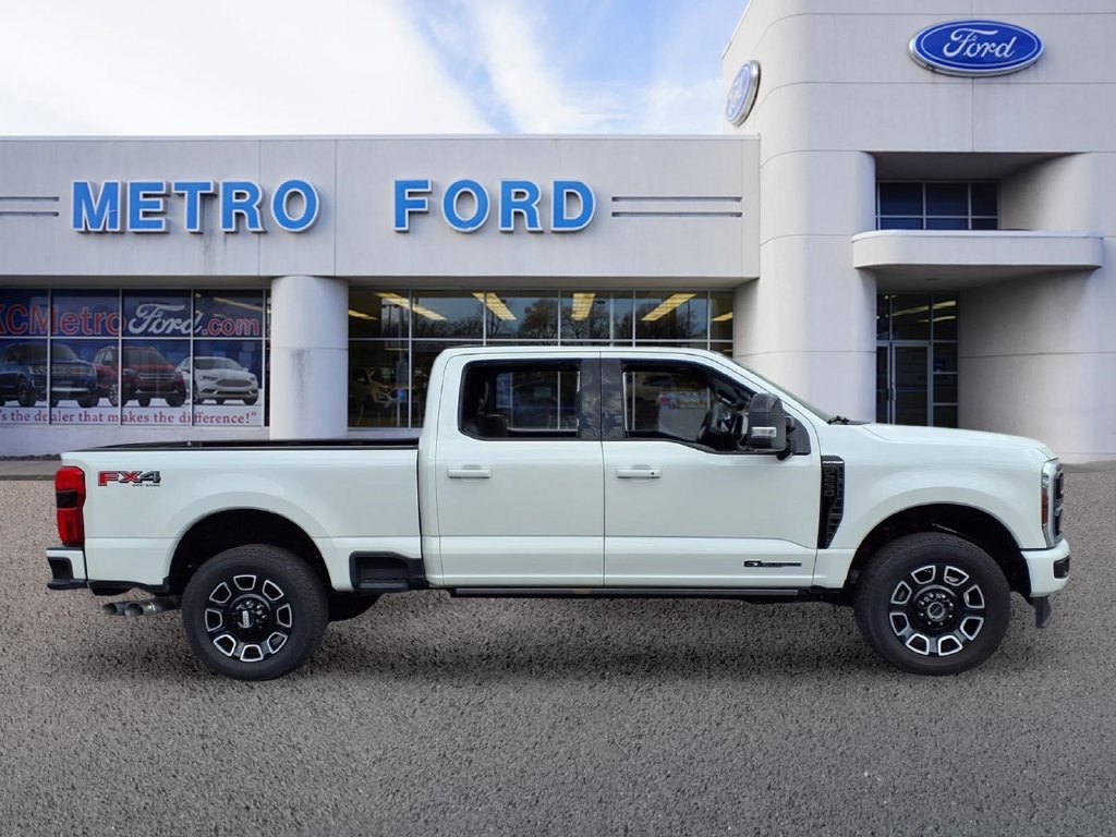 Used 2025 Ford F250 Platinum w/ FX4 Off-Road Package AWD/4WD image 2