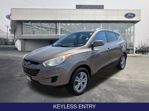 Used 2011 Hyundai Tucson GLS FWD image 2